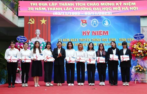 Vinh danh ‘Sinh viên 5 tốt’ tại Chương trình kỷ niệm ngày truyền thống HSSV và Hội sinh viên Việt Nam