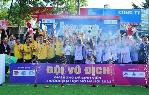Kịch tính Chung kết Giải bóng đá sinh viên Trường Đại học Mở Hà Nội lần thứ VII năm 2022